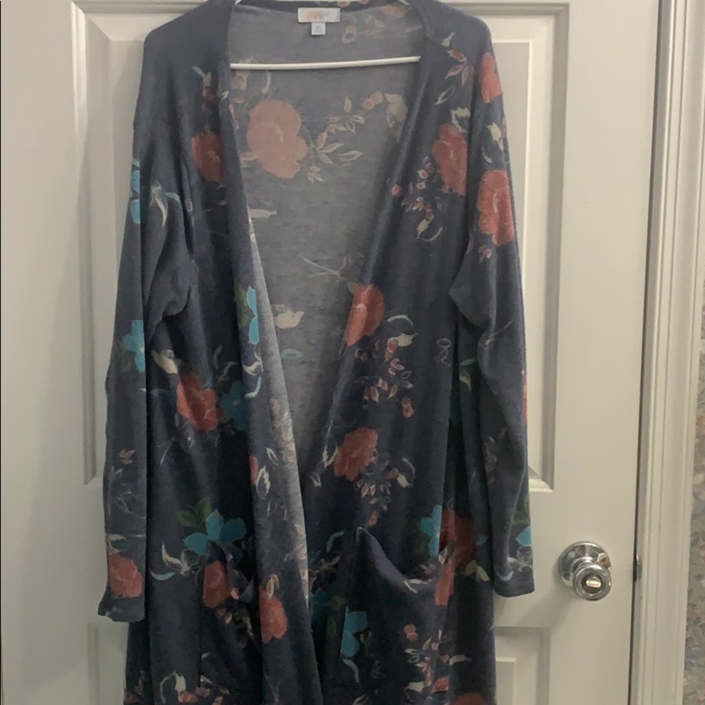 BEAUTIFUL XL LULAROE SARAH